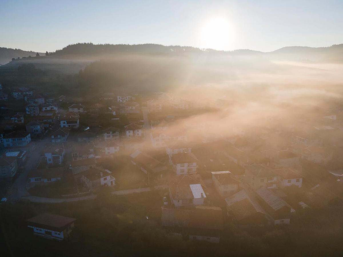 Къща за гости Люнгови Zmeitsa Экстерьер фото