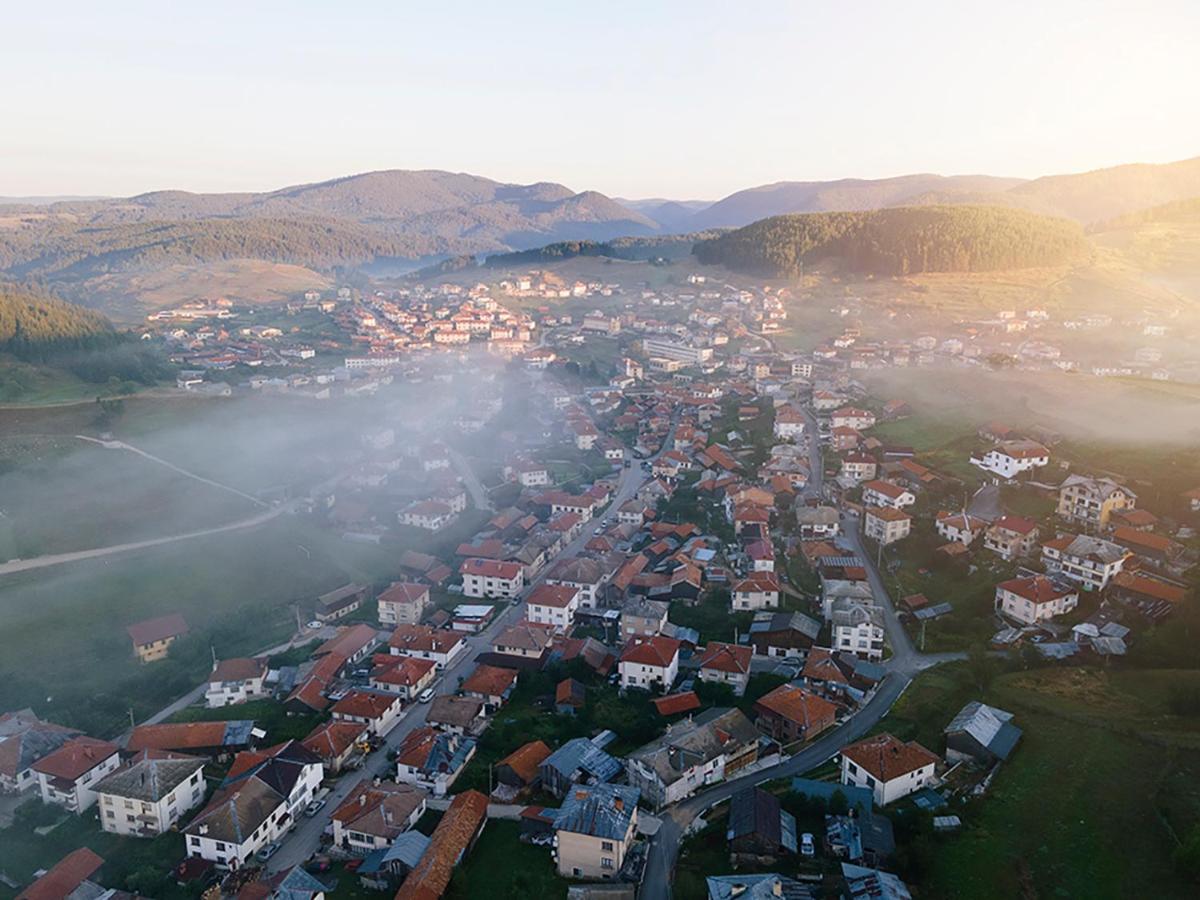 Къща за гости Люнгови Zmeitsa Экстерьер фото